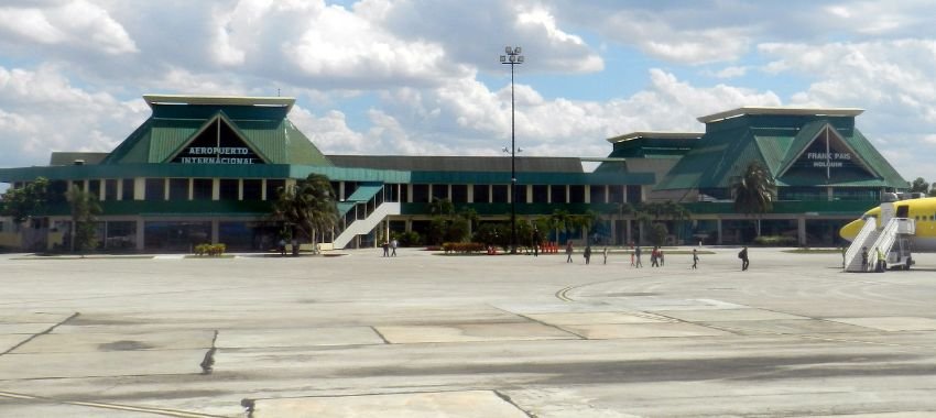 Frank Paìs International Airport