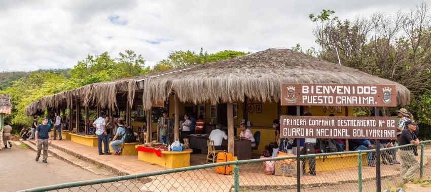 Canaima Airport