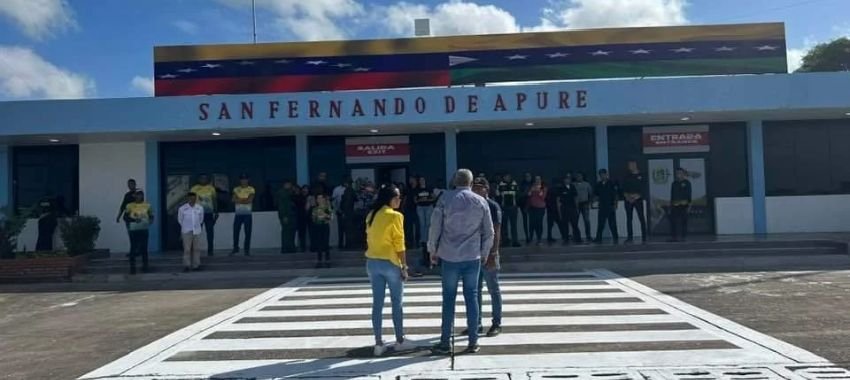 Las Flecheras Airport