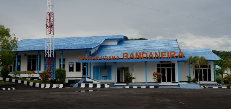 Bandanaira Airport